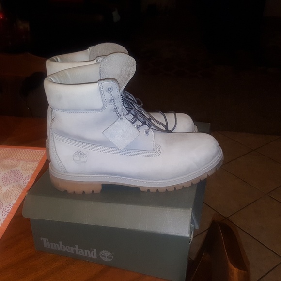 A gry Timberland boot - Picture 1 of 3